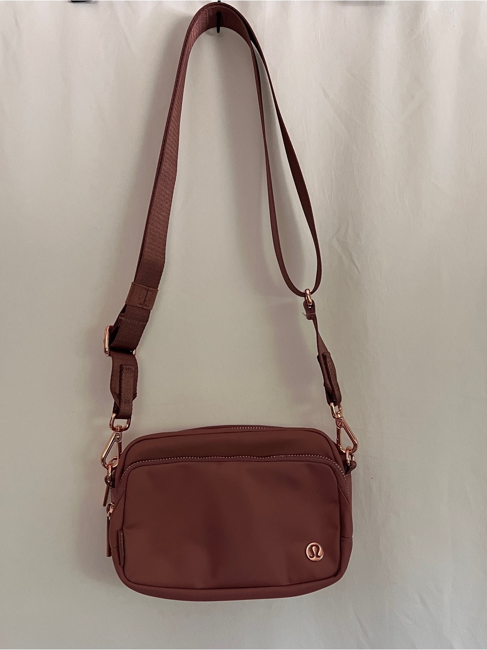 lululemon athletica Everywhere Crossbody Bag 2L Metal Hardware in Dusty Rose - Picture 2 of 11